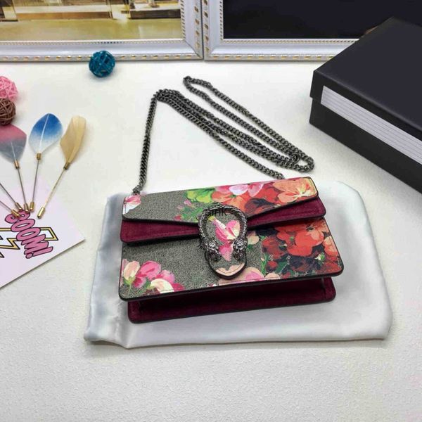 classic sold luxurys designers womens shoulder bags size mini women wallet with box fashion letters key chain genuine
classic sold luxurys designers womens shoulder bags size mini women wallet with box fashion letters key chain genuine