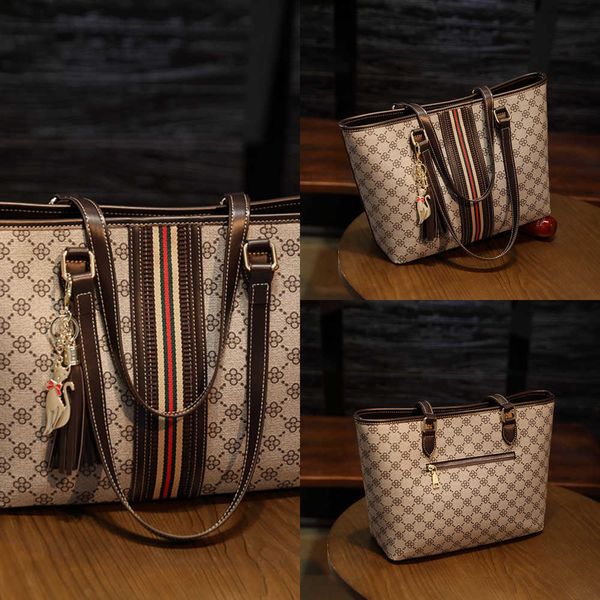 clearance one shoulder portable mommy women's bag fashion bag winter new tote hands handbags
clearance one shoulder portable mommy women's bag fashion bag winter new tote hands handbags