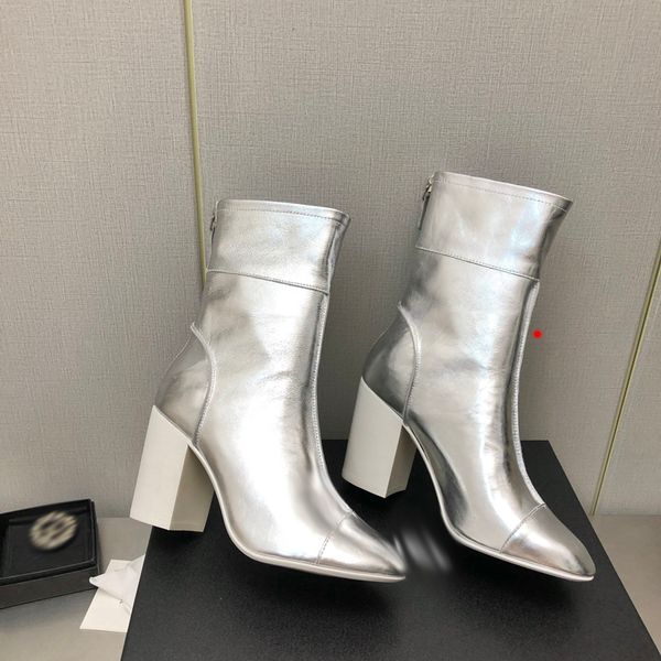womens boots luxury designer shoes rockoko black leather biker shoe with stretch fabric original ff logo -n055
womens boots luxury designer shoes rockoko black leather biker shoe with stretch fabric original ff logo -n055
