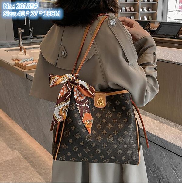 Wholesale factory ladies shoulder bags 3 color thickened leather fashion handbags simple Joker printed tote bag large capacity ribbon bow handbag
Wholesale factory ladies shoulder bags 3 color thickened leather fashion handbags simple Joker printed tote bag large capacity ribbon bow handbag