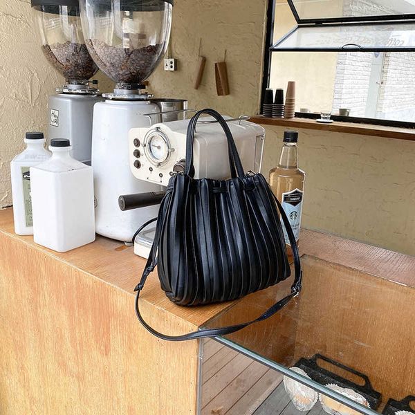 totes bags spring korean version trend fresh and sweet all-match fashion pu pleated one-shoulder diagonal handbag 221103
totes bags spring korean version trend fresh and sweet all-match fashion pu pleated one-shoulder diagonal handbag 221103