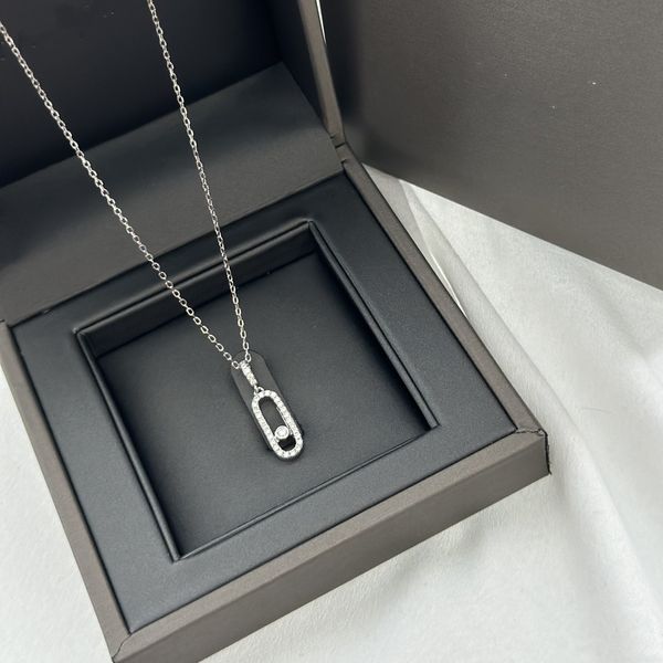 luxury designer pendant necklace s925 sterling silver hollow french movable crystal classic square charm short chain choker for women party
luxury designer pendant necklace s925 sterling silver hollow french movable crystal classic square charm short chain choker for women party