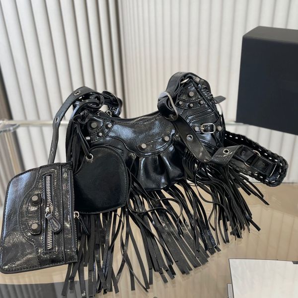luxury designer le cagole cowhide motorcycle underarm bag fringe pleated purse women's fashion clutch women's crossbody bag
luxury designer le cagole cowhide motorcycle underarm bag fringe pleated purse women's fashion clutch women's crossbody bag