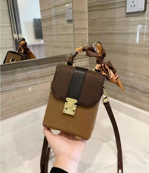 2021 designer's luxury brand fashion bag one shoulder cross mobile phone bags men's and women's handbag purse make-up
2021 designer's luxury brand fashion bag one shoulder cross mobile phone bags men's and women's handbag purse make-up