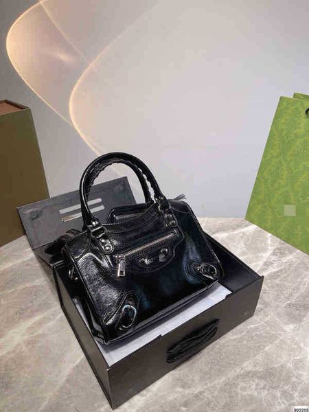 designer luxury womens bag balencigas handbag b-shaped paris single shoulder messenger fashion square gift shoulder oblique span versatile h
designer luxury womens bag balencigas handbag b-shaped paris single shoulder messenger fashion square gift shoulder oblique span versatile h