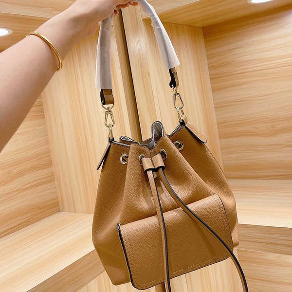 luxury goods classic bucket bag ladies shoulder bags women leisure shopper size 22cm 3 colors desinger handbag
luxury goods classic bucket bag ladies shoulder bags women leisure shopper size 22cm 3 colors desinger handbag
