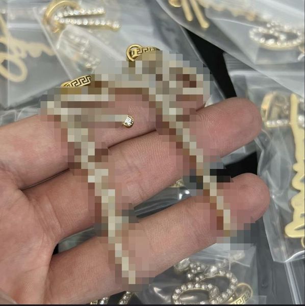 multicolored crystal v letter ladies earring hoop banshee medusa portrait 18k gold plated women earrings stud huggie designer jewelry christ, Golden;silver
multicolored crystal v letter ladies earring hoop banshee medusa portrait 18k gold plated women earrings stud huggie designer jewelry christ, Golden;silver