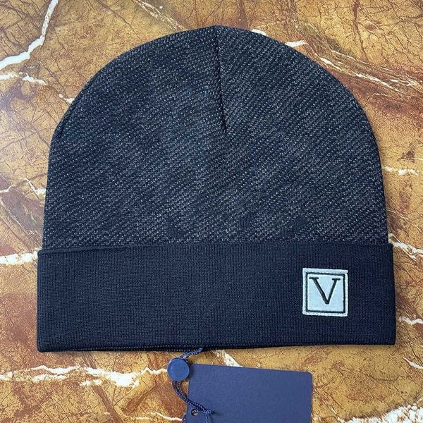 2021 classic designer autumn winter style beanie hats men and women fashion universal knitted cap autumn wool outdoor warm skull caps, Blue;gray
2021 classic designer autumn winter style beanie hats men and women fashion universal knitted cap autumn wool outdoor warm skull caps, Blue;gray