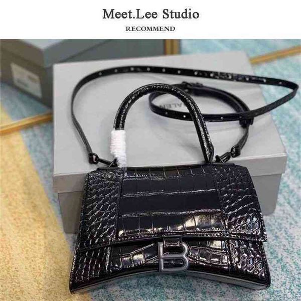 balencigas handbags designer bags hourglass leather crocodile mini xs high version b-word magnetic buckle single shoulderv6wb
balencigas handbags designer bags hourglass leather crocodile mini xs high version b-word magnetic buckle single shoulderv6wb