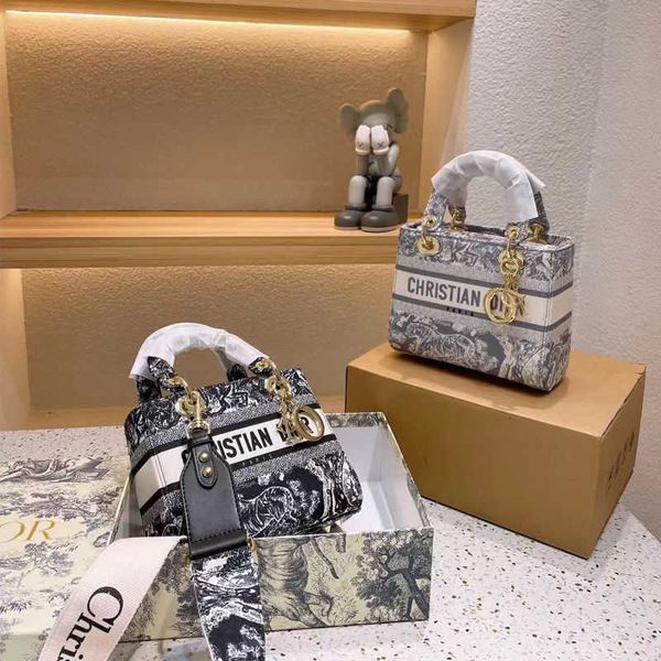 designer tote bags classic lady diana women handbag christain luxury evening large capacity goddess high grade
designer tote bags classic lady diana women handbag christain luxury evening large capacity goddess high grade
