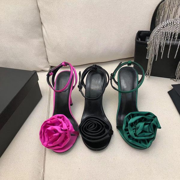 2022 designer flowers buckle high heels sandals women luxury silks leather fashion strappy hollow out shoes ladys open-toed red green black
2022 designer flowers buckle high heels sandals women luxury silks leather fashion strappy hollow out shoes ladys open-toed red green black