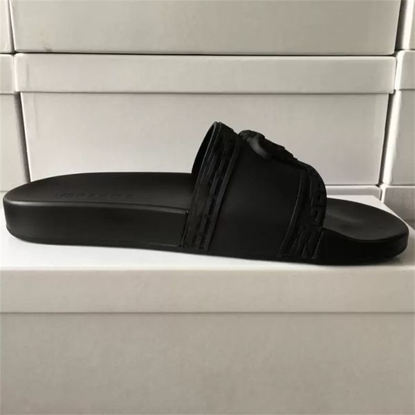 luxury designer slide slippers summer sandals men beach indoor flat flip flops leather lady women fashion classic shoes ladies size 35-45 wi, Black
luxury designer slide slippers summer sandals men beach indoor flat flip flops leather lady women fashion classic shoes ladies size 35-45 wi, Black