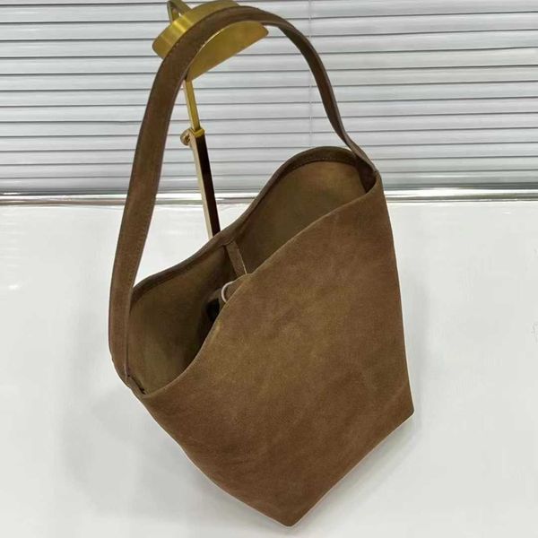 totes shoulder bags korean slouchy style 2022 autumn and winter new high capacity minimal suede sanded versatile one bucket matte brown
totes shoulder bags korean slouchy style 2022 autumn and winter new high capacity minimal suede sanded versatile one bucket matte brown