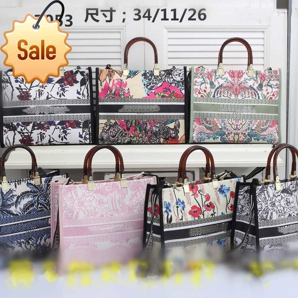 luxury designer handbag new big brand bamboo handle with classic letter embroidery with handbags portable large capacity single shoulder bag
luxury designer handbag new big brand bamboo handle with classic letter embroidery with handbags portable large capacity single shoulder bag