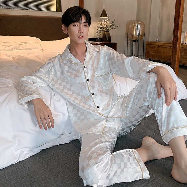 men's sleepwear autumn men's trousers pajamas suit plaid silk home clothes two-piece suit for men luxury pajamas for sleep 2021 ne, Black;brown
men's sleepwear autumn men's trousers pajamas suit plaid silk home clothes two-piece suit for men luxury pajamas for sleep 2021 ne, Black;brown