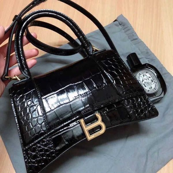 designer balenciga handbags hourglas bags 2022 new net red hourglas leather crocodile messenger french niche one shoulder hand have logo
designer balenciga handbags hourglas bags 2022 new net red hourglas leather crocodile messenger french niche one shoulder hand have logo