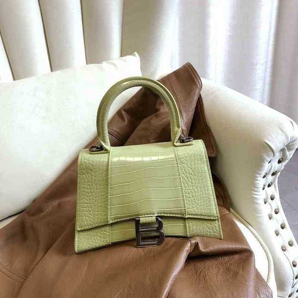 balencaigass 2022 designer fashion b handbag family hourglassb small square high texture half moon shaped messenger bag hand 80k1
balencaigass 2022 designer fashion b handbag family hourglassb small square high texture half moon shaped messenger bag hand 80k1