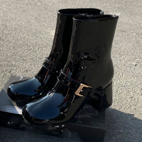 luxurious brand popular 2022 autumn and winter new women's thick heel mid tube lacquer leather buckle side zipper fashion wear short bo, Black
luxurious brand popular 2022 autumn and winter new women's thick heel mid tube lacquer leather buckle side zipper fashion wear short bo, Black