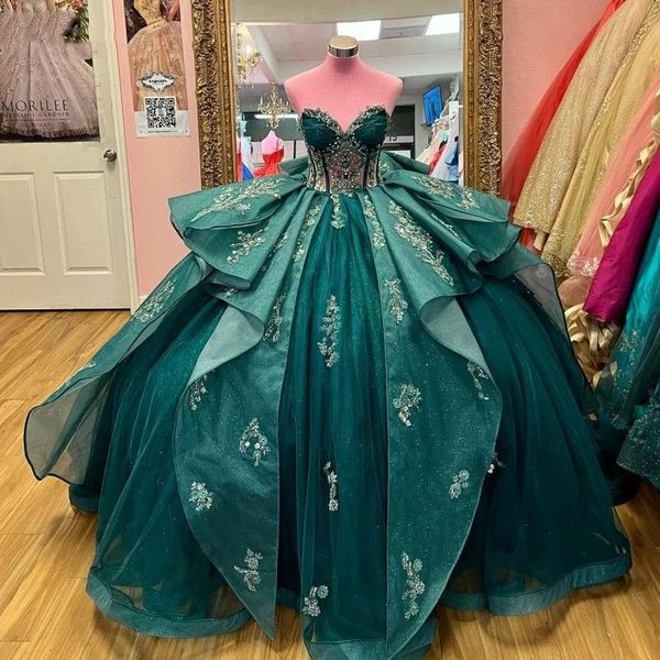 2023 dark green quinceanera dresses lace applique beaded corset back sweetheart neckline tiered custom made sweet 16 princess party ball gow, Blue;red
2023 dark green quinceanera dresses lace applique beaded corset back sweetheart neckline tiered custom made sweet 16 princess party ball gow, Blue;red