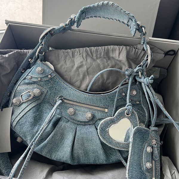 2022 women fashion le cagole diamond shoulder bag 10a quality lady luxury motorcycle designer genuine leather crossbody clutch wallet pochet
2022 women fashion le cagole diamond shoulder bag 10a quality lady luxury motorcycle designer genuine leather crossbody clutch wallet pochet