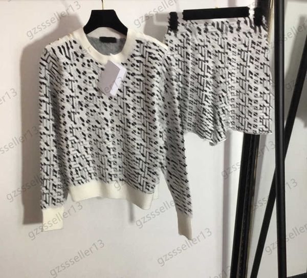 luxury womens two piece pants custom buckle shoulder maze pattern printing round neck long sleeve pullover high elastic waist shorts women, White
luxury womens two piece pants custom buckle shoulder maze pattern printing round neck long sleeve pullover high elastic waist shorts women, White