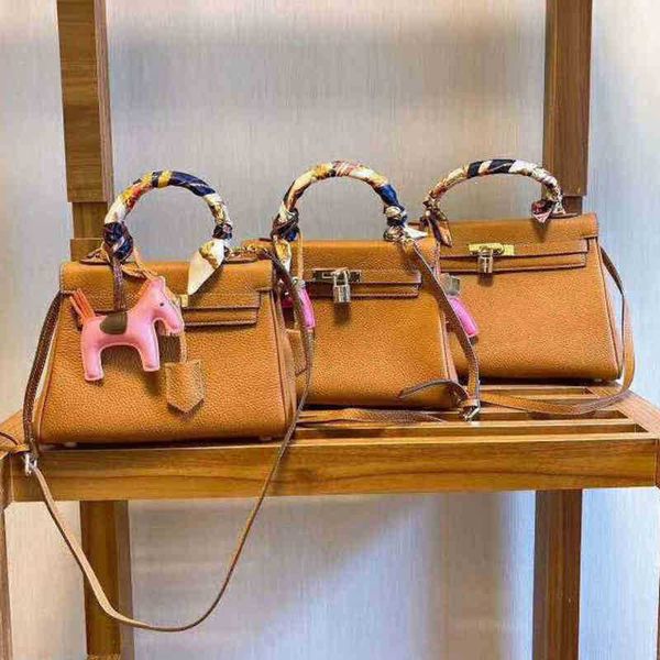 genuine designer kely handbags woman leather bags herme shoulder bride bag litchi grain head layer cowhide crossbody ffff
genuine designer kely handbags woman leather bags herme shoulder bride bag litchi grain head layer cowhide crossbody ffff