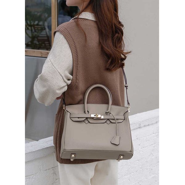 aher max head layer herme leather briki fashion classic bag cathyladi handheld large capacity one shoulder crossbody headcoat cowhide leathe
aher max head layer herme leather briki fashion classic bag cathyladi handheld large capacity one shoulder crossbody headcoat cowhide leathe