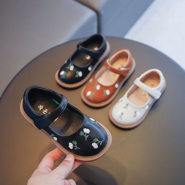 Children Flat Shoes Fashion Embroidery Girls Single Shoes Spring Autumn Kids Girl Leather Princess Shoes, White
Children Flat Shoes Fashion Embroidery Girls Single Shoes Spring Autumn Kids Girl Leather Princess Shoes, White