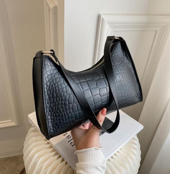 popular crocodile pattern women's bag new pu leather shoulder bags fashion zipper handbags for women, Black;red
popular crocodile pattern women's bag new pu leather shoulder bags fashion zipper handbags for women, Black;red