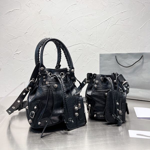 luxury designer le cagole cowhide motorcycle bucket bag pleated purse women's fashion clutch women's crossbody bag
luxury designer le cagole cowhide motorcycle bucket bag pleated purse women's fashion clutch women's crossbody bag