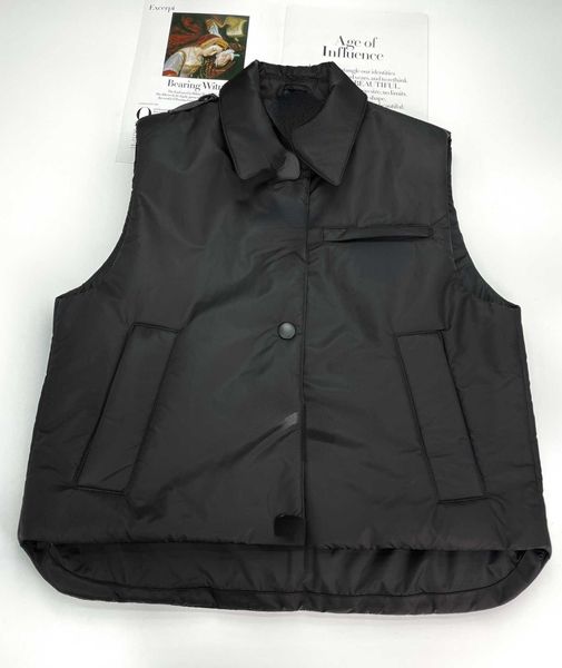 brand women's jackets designer design 22 autumn winter new classic nylon lapel men's and women's sleeveless vest padded jacke, Black;brown
brand women's jackets designer design 22 autumn winter new classic nylon lapel men's and women's sleeveless vest padded jacke, Black;brown