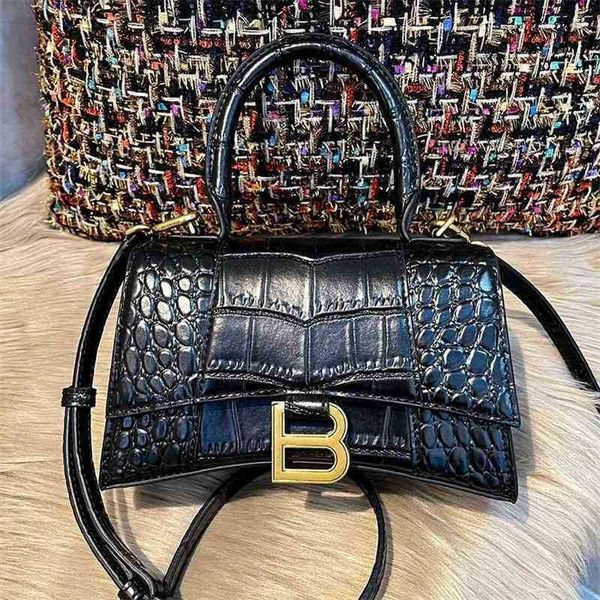 family designer balencaigbag genuine b leather crocodile pattern hourglass light luxury brand women's single shoulder cross carry hywc
family designer balencaigbag genuine b leather crocodile pattern hourglass light luxury brand women's single shoulder cross carry hywc
