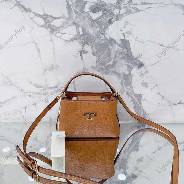 designer luxury women the tote bag fashion versatile handbags shoulder crossbody bags purse tories totes large capacity saddle wallets 7a r7
designer luxury women the tote bag fashion versatile handbags shoulder crossbody bags purse tories totes large capacity saddle wallets 7a r7