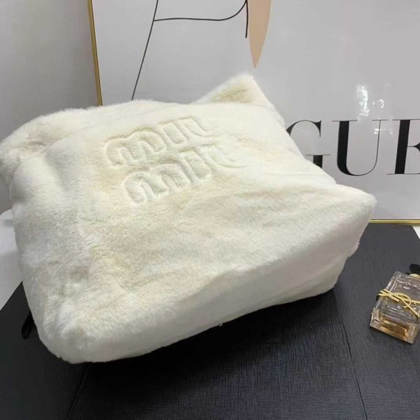 totes shoulder bags autumn and winter new product m-u fur tote bag one shoulder portable plush shopping candy color commuting white
totes shoulder bags autumn and winter new product m-u fur tote bag one shoulder portable plush shopping candy color commuting white