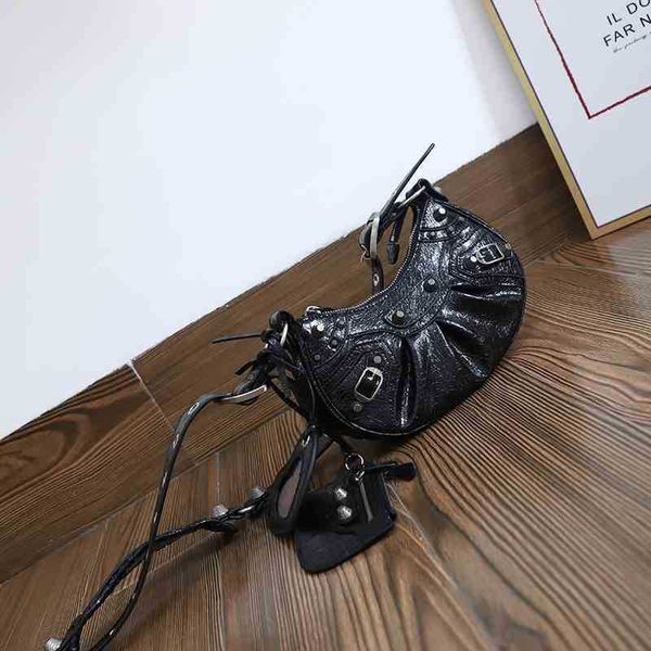 balencaigabag designers handbag b home bag high version le cagole vintage rivet locomotive moon tooth saddle armpit female messenger
balencaigabag designers handbag b home bag high version le cagole vintage rivet locomotive moon tooth saddle armpit female messenger
