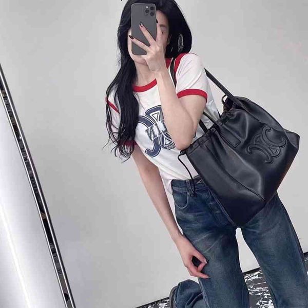 large capacity bag women's 2022 autumn and winter new fashion triumphal arch drawstring shopping one shoulder portable tote2022
large capacity bag women's 2022 autumn and winter new fashion triumphal arch drawstring shopping one shoulder portable tote2022