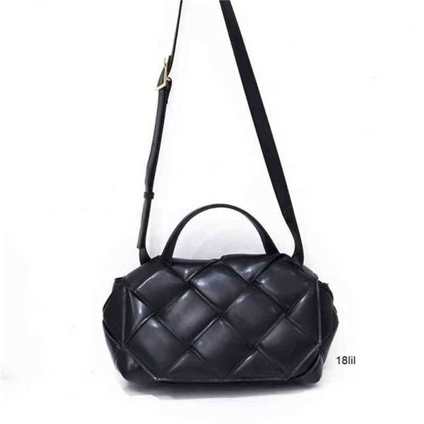 handbags ins designer venetas 21 bottegas flip diamond lattice large capacity woven pillow single shoulder portable messenger womens bag wan
handbags ins designer venetas 21 bottegas flip diamond lattice large capacity woven pillow single shoulder portable messenger womens bag wan