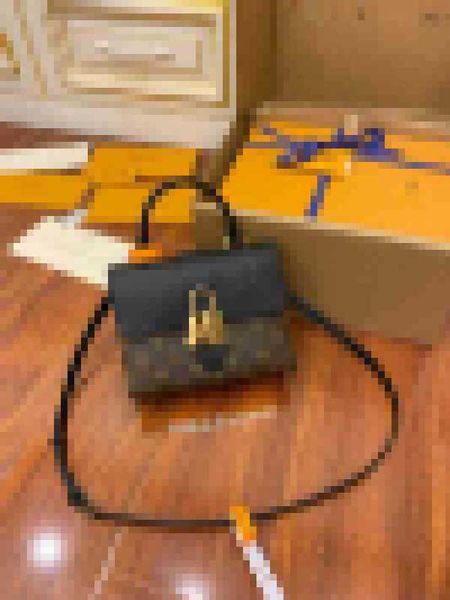 briefcases m44141 locky bb lock bag luxury brand designer men woman handbag real leather totes shoulder bags backpacks pouches wallets purse, Black;white
briefcases m44141 locky bb lock bag luxury brand designer men woman handbag real leather totes shoulder bags backpacks pouches wallets purse, Black;white