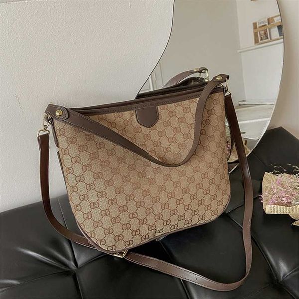 large capacity texture underarm women's new summer simple big fashion one shoulder handbag
large capacity texture underarm women's new summer simple big fashion one shoulder handbag