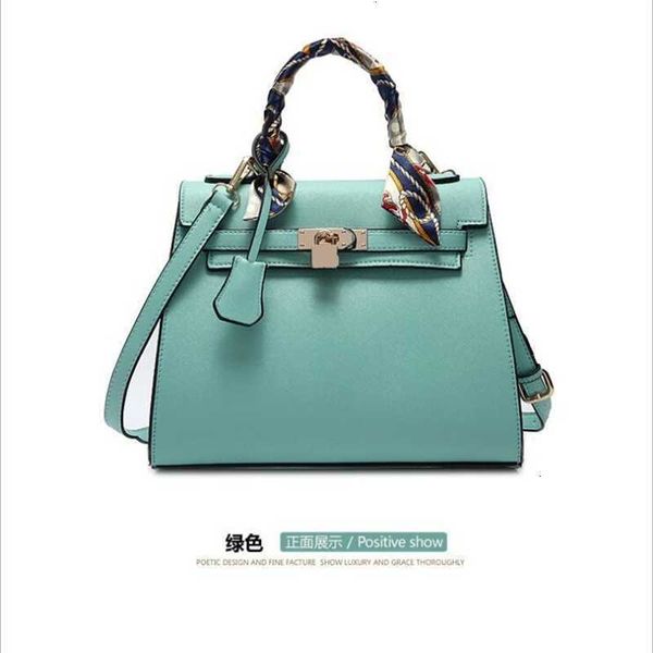 designer new luxury large-capacity women's bag fashion lock one-shoulder handbag casual all-match messenger bags
designer new luxury large-capacity women's bag fashion lock one-shoulder handbag casual all-match messenger bags
