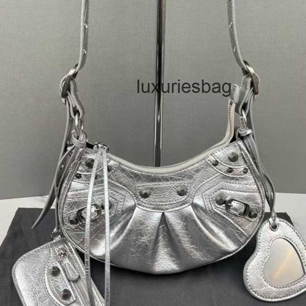 aher max classic balenicass leather lecagole motorcycle bag paris crackle pattern half moon niche high-grade single shoulder women
aher max classic balenicass leather lecagole motorcycle bag paris crackle pattern half moon niche high-grade single shoulder women