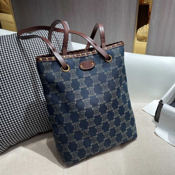 cross-body handbags shoulder arc medieval cowboy tote bag female large capacity shopping cell cuir line metallic buckle luxury
cross-body handbags shoulder arc medieval cowboy tote bag female large capacity shopping cell cuir line metallic buckle luxury