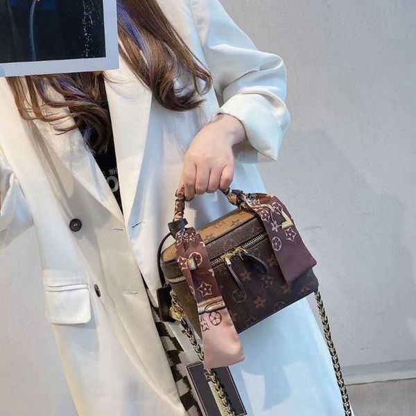 designer cosmetic bags vanity makeup bag for christmas and valentine leather zipper cases with twist lock handbags flower crossbody toiletry
designer cosmetic bags vanity makeup bag for christmas and valentine leather zipper cases with twist lock handbags flower crossbody toiletry
