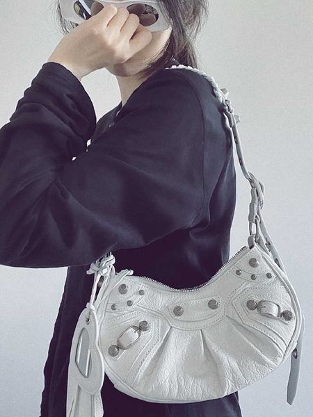 balenicass fashion leather biker bag lecagole net red same fashion rivet locomotive single shoulder diagonal span small 2022 autumn and wint
balenicass fashion leather biker bag lecagole net red same fashion rivet locomotive single shoulder diagonal span small 2022 autumn and wint