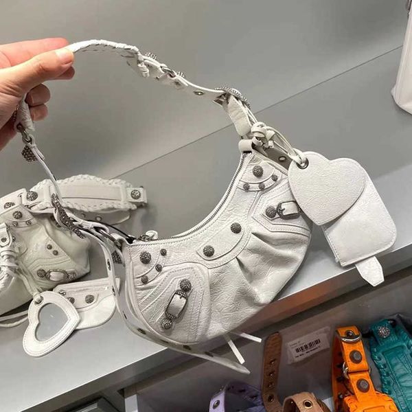leather classic balenicass lecagole motorcycle bag advanced feeling female 2022 new wrinkled underarm three in one single shoulder crossbody
leather classic balenicass lecagole motorcycle bag advanced feeling female 2022 new wrinkled underarm three in one single shoulder crossbody