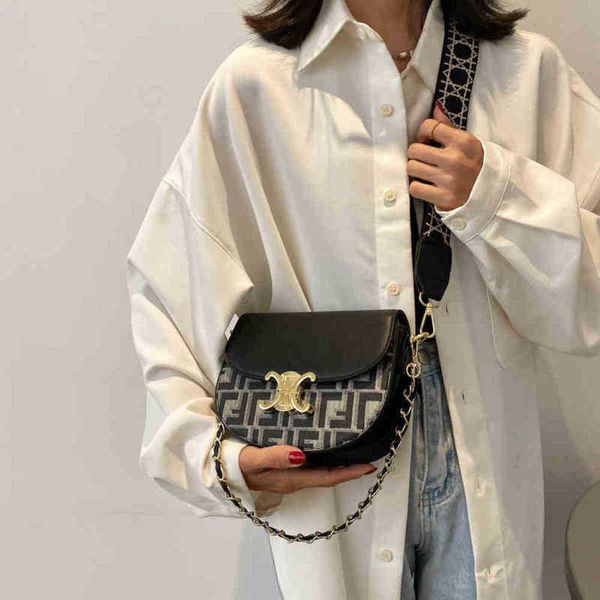factory wholesale new 2023 style personality printing single chain hand woven messengerhigh
factory wholesale new 2023 style personality printing single chain hand woven messengerhigh