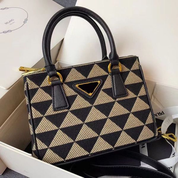 ladies valentine gift luxurys designer bag triangle embroidery handbag knitting tote bags classic fashion elegant women's shoulder cros
ladies valentine gift luxurys designer bag triangle embroidery handbag knitting tote bags classic fashion elegant women's shoulder cros