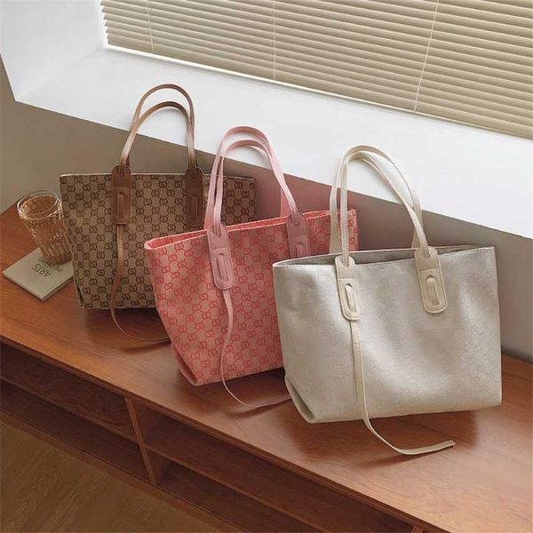 clearance large capacity bag women's new version fashionable commuter portable tote bag style versatile shoulder
clearance large capacity bag women's new version fashionable commuter portable tote bag style versatile shoulder
