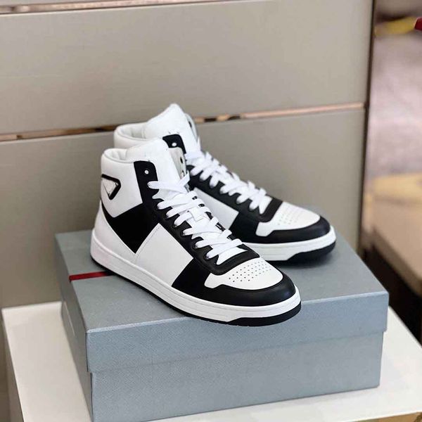popular brand men district runner sports shoes downtown leather sneakers enameled-metal triangle man casual walking white black eu38-46 with
popular brand men district runner sports shoes downtown leather sneakers enameled-metal triangle man casual walking white black eu38-46 with