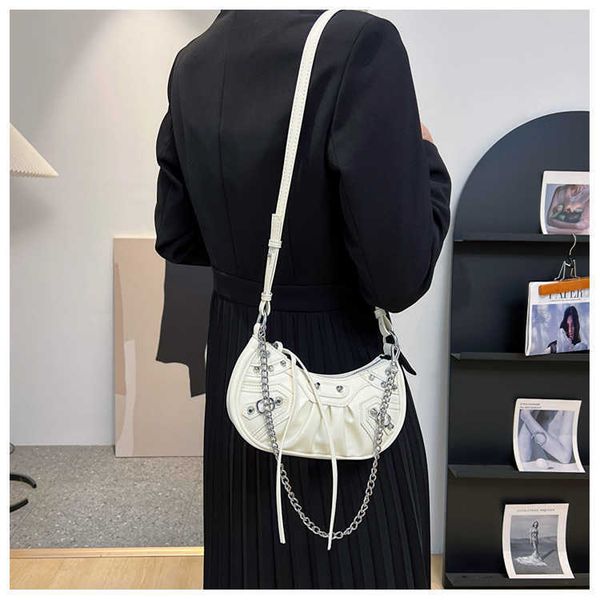 leather classic balenicass lecagole motorcycle bag heavy industry locomotive package moon teeth pleated underarm fashion cool one shoulder c
leather classic balenicass lecagole motorcycle bag heavy industry locomotive package moon teeth pleated underarm fashion cool one shoulder c